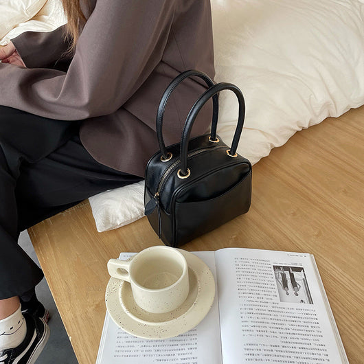 Bolso de Mano Cuadrado con Patrón Lichi - Diseño Minimalista y Elegante - Image 3