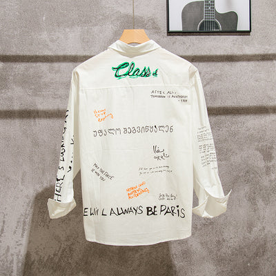 Playera Blanca Hombre Estilo Hong Kong con Estampado Graffiti - Image 10
