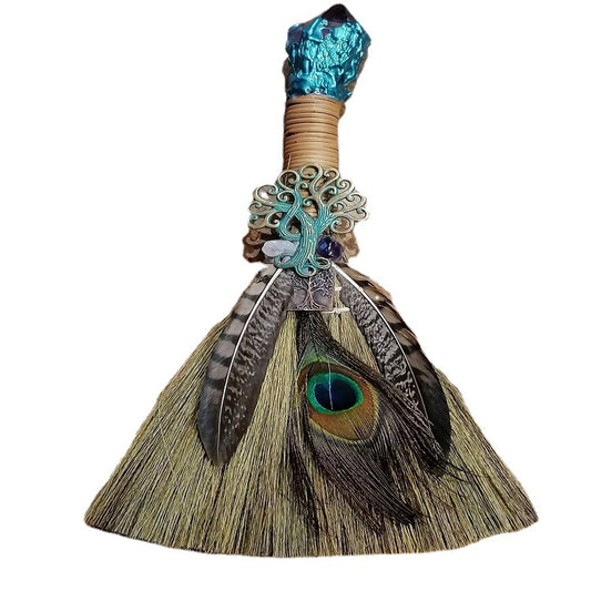 Escoba de Plumas Amatista para Brujería