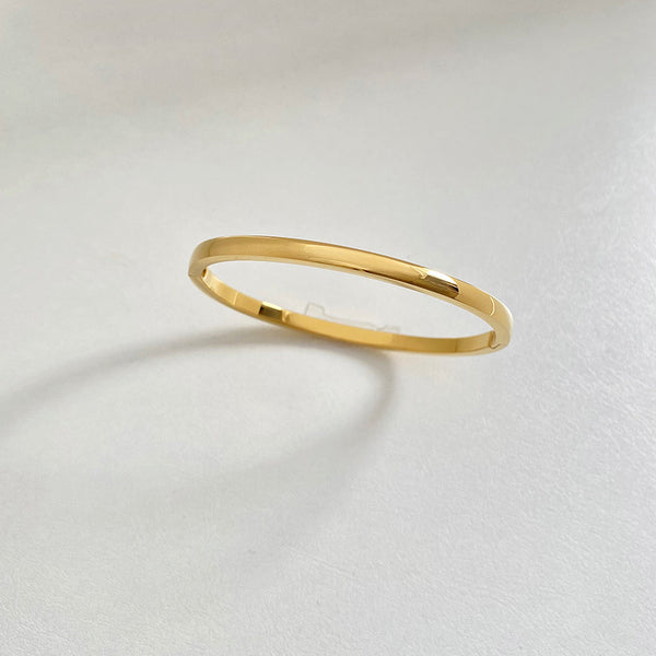 Pulsera Dorada Minimalista con Cierre de Hebilla Retro - Image 6