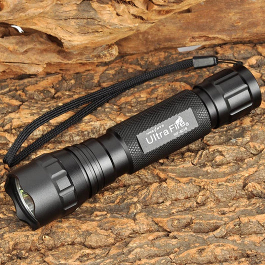 Linterna LED Recargable de Alto Rendimiento con Alcance Extendido - Image 4