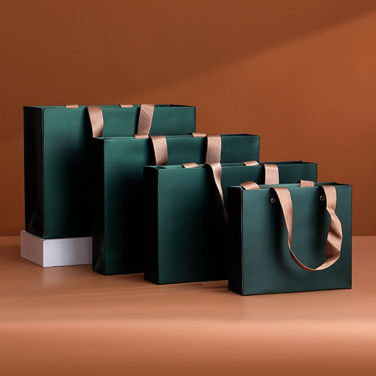 Bolsa de Mano Narciso con Diseño de Montaña y Río - Image 11