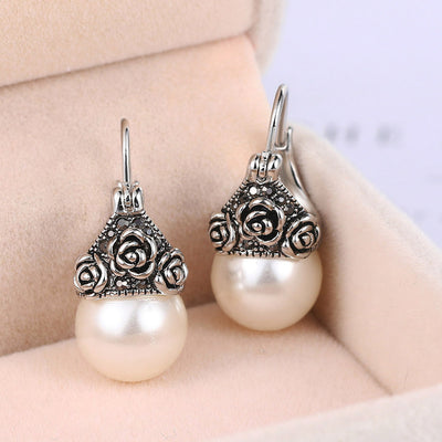 Aretes Vintage de Perla con Incrustaciones de Circón Negro
