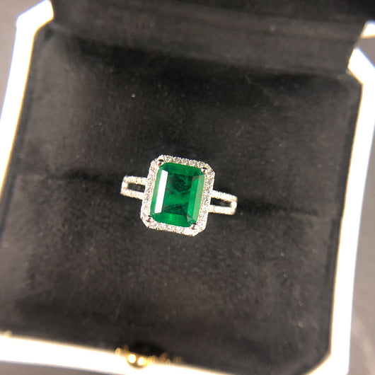 Anillo de Esmeralda Cuadrada Lujo Minimalista Diseño Exclusivo