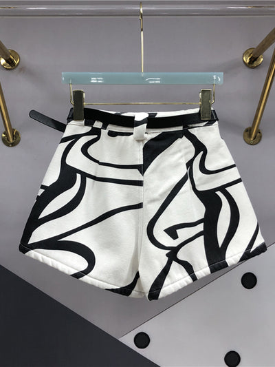 Shorts Talle Alto Slim con Diseño Asimétrico - Image 7