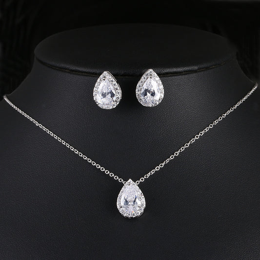 Collar y Aretes de Gemas en Forma de Gota de Agua