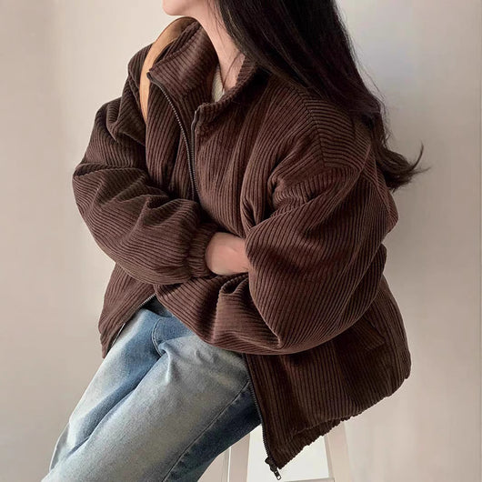 Abrigo Corto Acolchado de Algodón con Diseño de Rayas Hundidas y Solapa para Mujer - Image 4