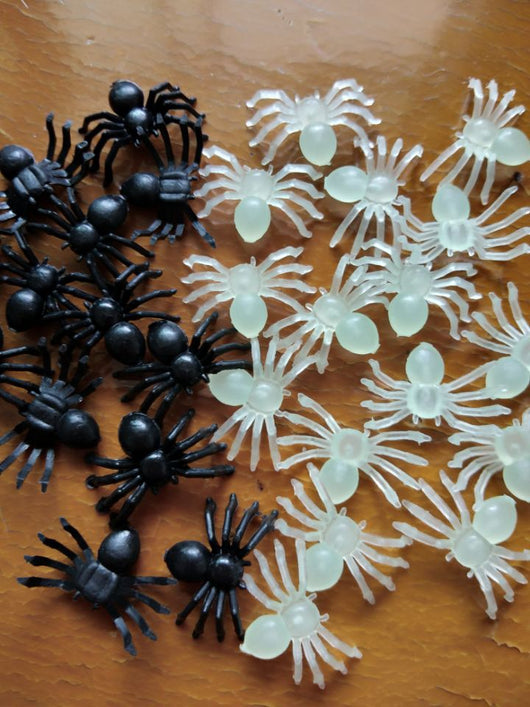 Araña de plástico para Halloween - Image 6