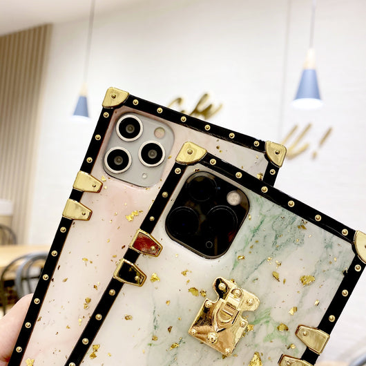 Funda para iPhone con Diseño Mármol Dorado y Acabado Epóxico - Image 3