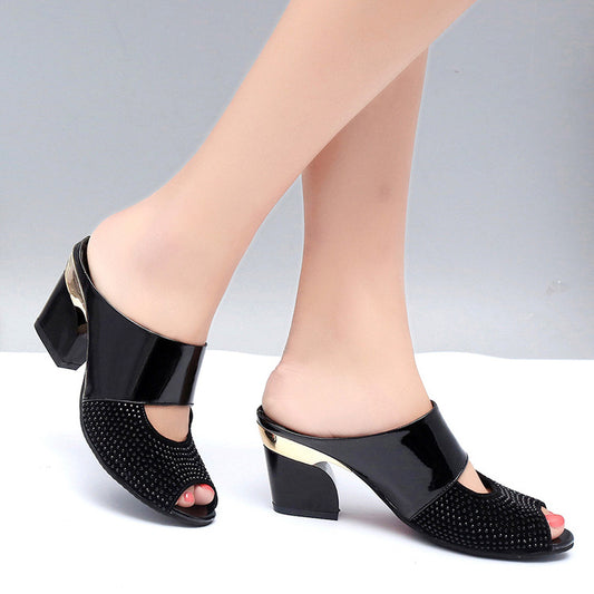 Sandalias de Tacón Cuadrado con Detalles de Strass en Charol - Image 2