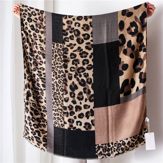 Pañuelo Estampado Leopardo con Contraste de Colores Dongdaemun para Mujer