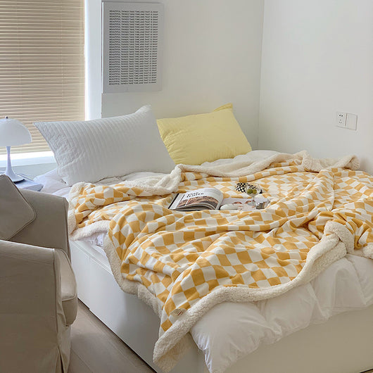 Manta de Lana Polar Acolchada Estilo Nórdico a Cuadros para Otoño e Invierno - Image 10
