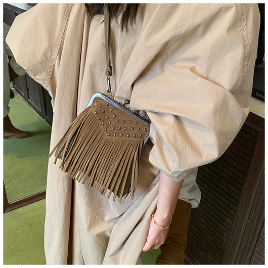 Bolsa Retro de Hombro para Mujer con Remaches y Borlas - Image 18