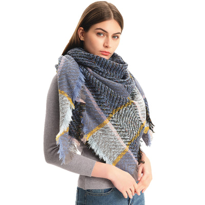 Chal Triangular Escocés para Otoño e Invierno - Amplio y Versátil - Image 2