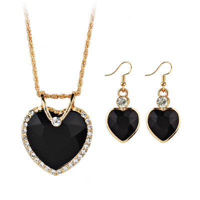 Aretes y Collar de Circonita en Forma de Corazón - Image 18