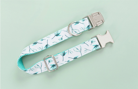 Collar y Correa para Perro Ajustable con Estampado de Hojas y Moño Personalizable - Image 5