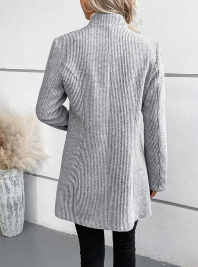Abrigo de Lana para Mujer con Patrón Vertical Elegante - Image 3
