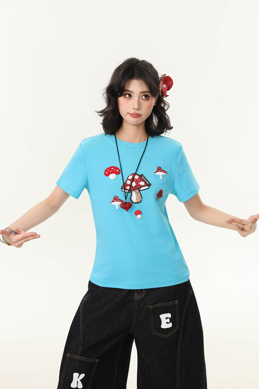 Camiseta Cuello Redondo Manga Corta con Bordado de Hongos para Mujer - Image 16