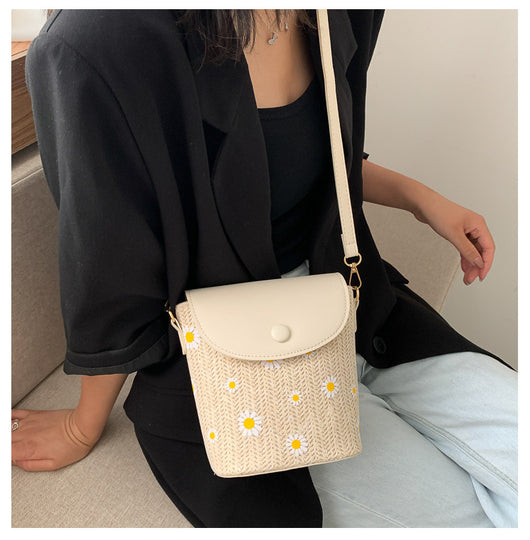 Bolso de Hombro Tejido en Rafia con Detalles Plisados - Image 13