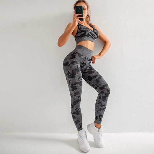 Conjunto de Yoga Camuflado de Tres Piezas - Image 5