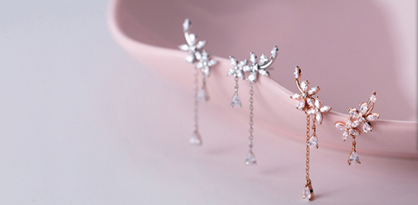 Aretes de Plata Esterlina con Circonita y Flor Flecos