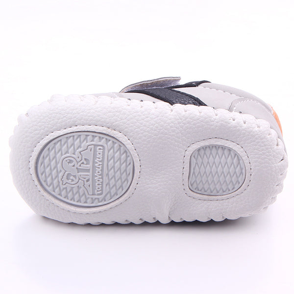 Zapatos para bebé cosidos a mano con acabado mate