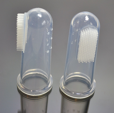 Cepillo de Dientes con Dedal de Limpieza - Image 6
