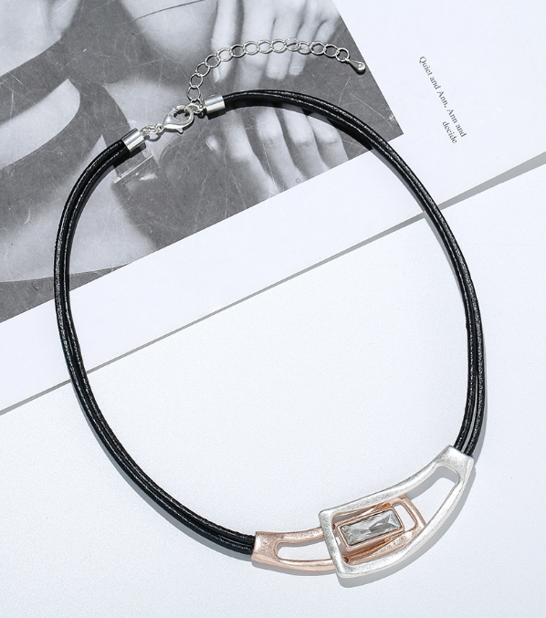 Collar Geométrico de Aleación Rectangular - Image 5