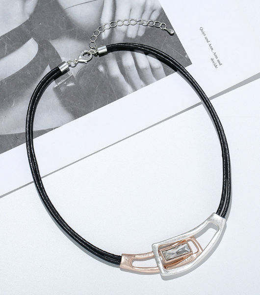 Collar Geométrico de Aleación Rectangular - Image 5