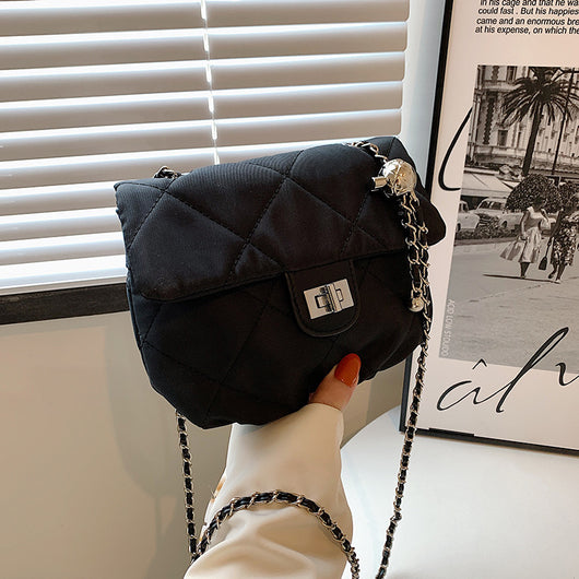 Bolso Bandolera de Diamantes Elegante y Minimalista - Image 9