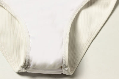 Bikini de Tres Puntos con Corte Sexy en Color Liso - Image 9