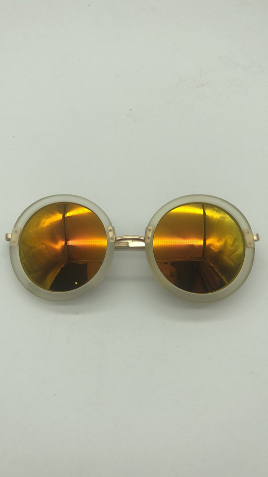 Big round sunglasses with black frames and dark lenses, featuring silver-colored temples. - Image 7