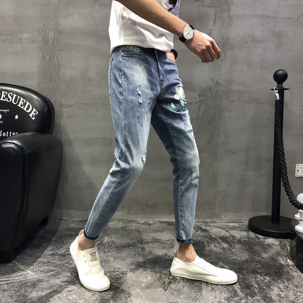 Jeans Slim Fit con Bordados Artesanales y Detalles Perforados para Hombre