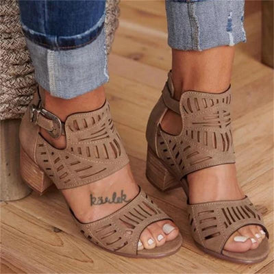 Sandalias de Tacón Tallado con Calados Decorativos - Image 6