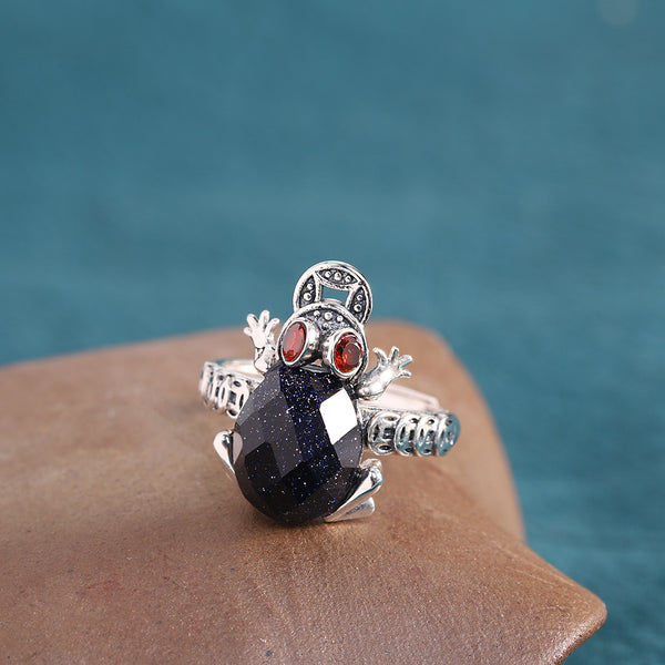 Anillo Sapo Dorado en Piedra Azul Tricolor