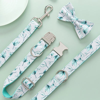 Collar y Correa para Perro Ajustable con Estampado de Hojas y Moño Personalizable - Image 3