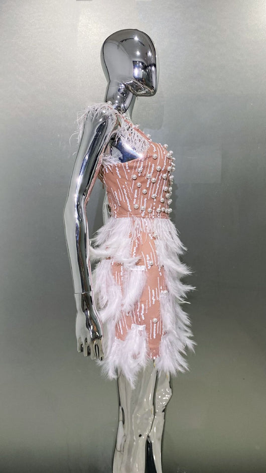Vestido Corto Ajustado con Cuentas de Industria Pesada y Escote en V - Image 10