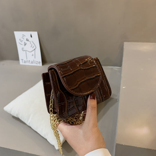 Bolsa Bandolera de Cuero Texturizado con Cadena Versátil - Image 13