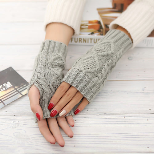 Guantes sin dedos con patrón de diamantes - Image 15