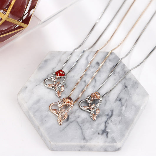 Collar Rosa del Amor con Diamantes - Image 5