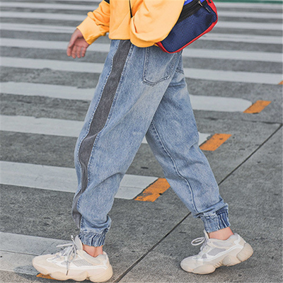 Jeans con Paneles Contrastantes - Image 3