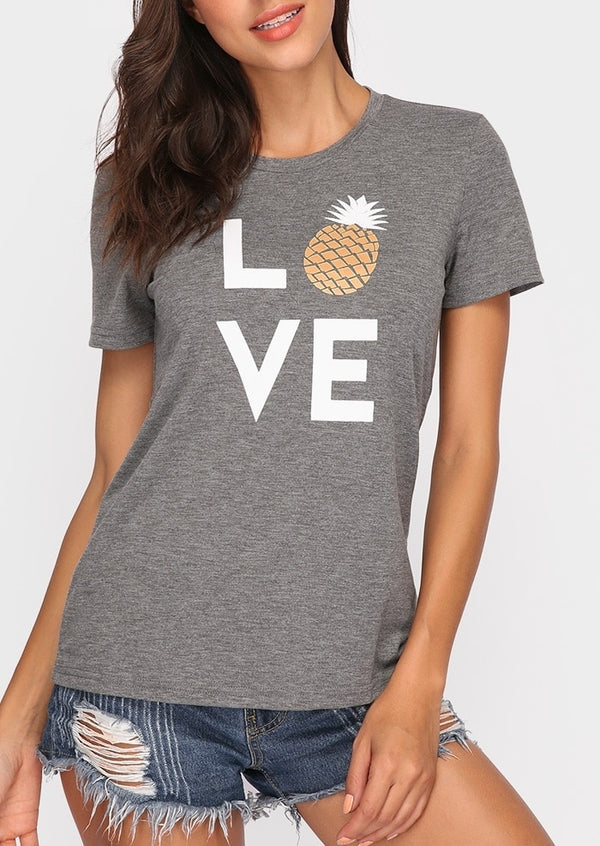 Playera gris con estampado de piña y amor de manga corta