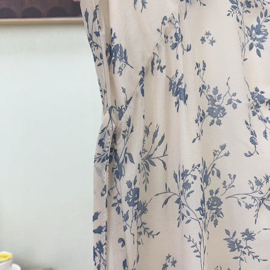 Vestido Largo de Chifón Estampado con Escote en V y Mangas Largas Fruncidas - Image 15