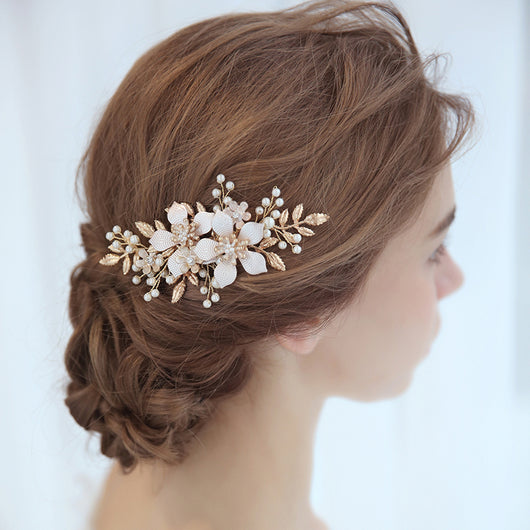 Tocado de Novia de Perlas y Flores del Bosque para Boda