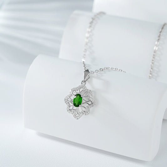 Collar Colgante Diopside Verde de Alta Calidad - Diseño Hueco Estrella Ocho - Image 2
