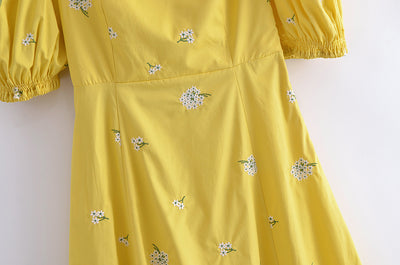 Vestido Floral con Escote Cuadrado y Moño en la Espalda - Image 17