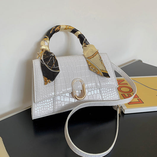 Bolso Bandolera de Cuero Brillante con Pañuelo de Seda para Mujer - Image 11