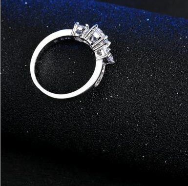 Anillo de Diamante Clásico para Mujer - Joya Heroína - Image 3