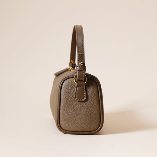 Bolso Axilar de Cuero Genuino con Textura Minimalista - Image 17