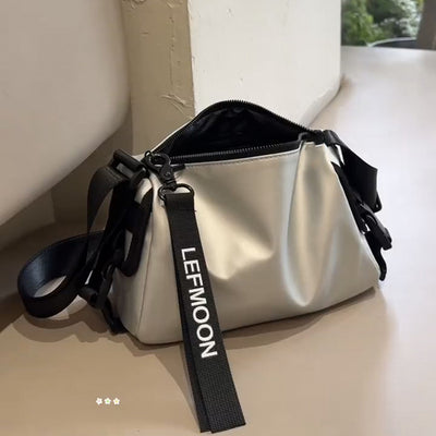 Bolsa Mensajera Unisex Compacta Negro - Versátil y Funcional - Image 2
